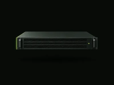 Elegir el mejor hosting: un servidor compacto con una luz verde encendida